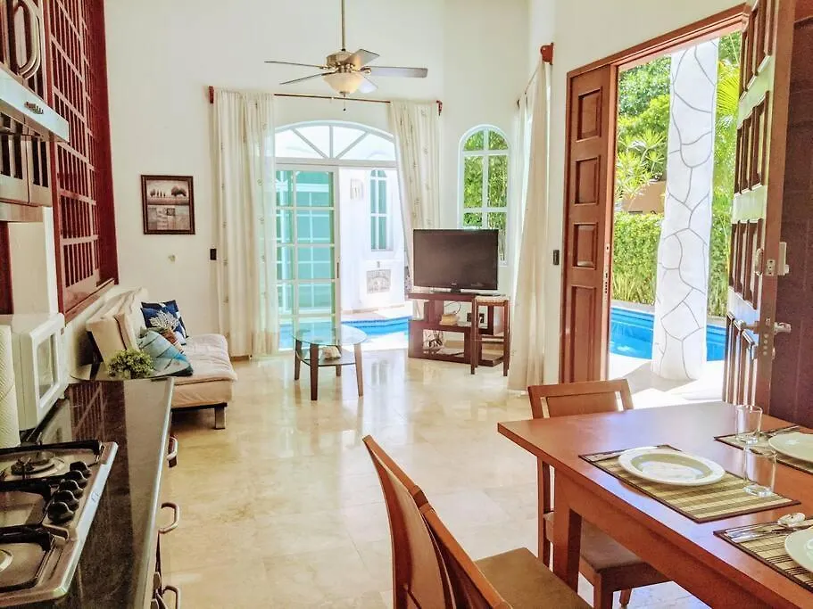 9Br 6Ba Large Groups! Best Location In Town Walk To Beach, 5Th Ave Cozumel Ferry, Shopping, Nightlife! Roof Plunge Pool!! Castillo Playacar Fase 1 25Max Playa del Carmen 0*,  Mexiko