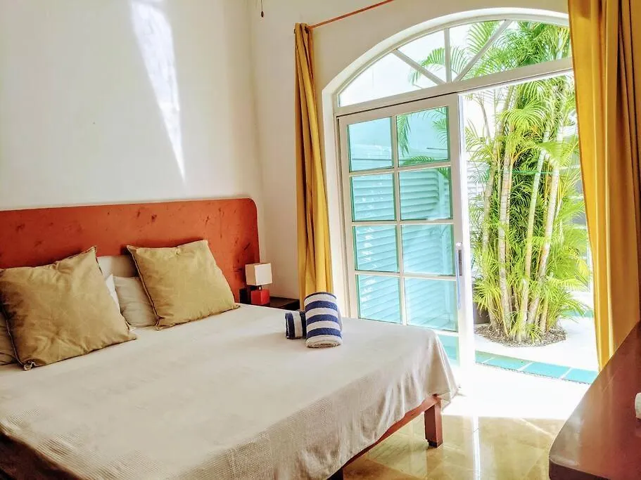 9Br 6Ba Large Groups! Best Location In Town Walk To Beach, 5Th Ave Cozumel Ferry, Shopping, Nightlife! Roof Plunge Pool!! Castillo Playacar Fase 1 25Max Playa del Carmen 0*,