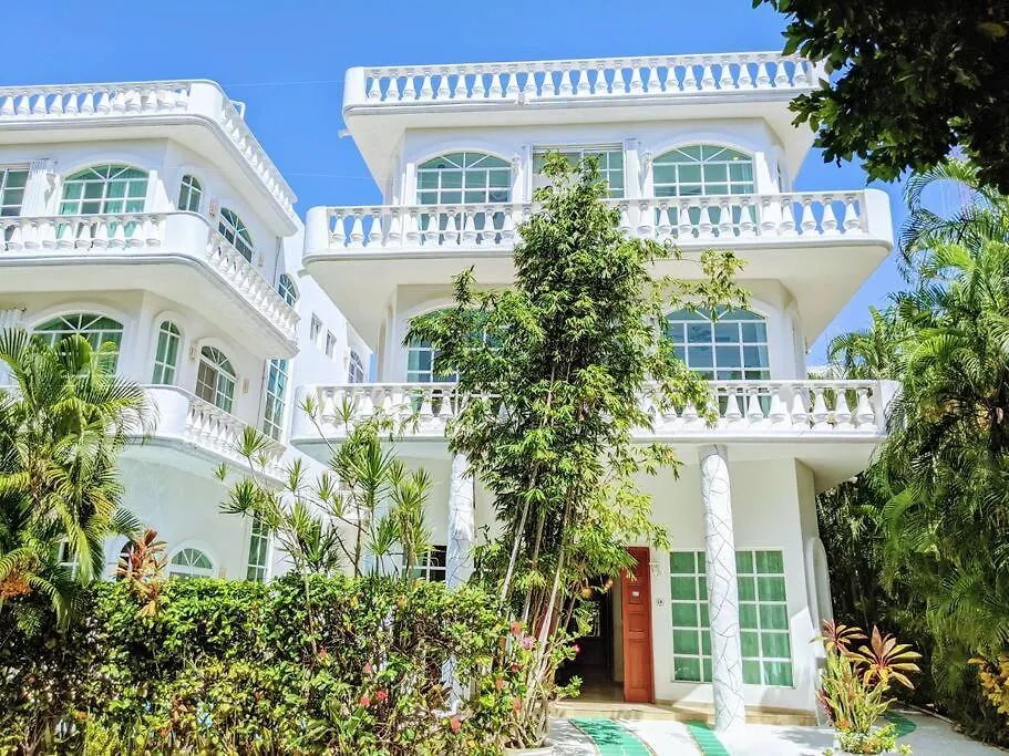 Casa vacanze 9Br 6Ba Large Groups! Best Location In Town Walk To Beach, 5Th Ave Cozumel Ferry, Shopping, Nightlife! Roof Plunge Pool!! Castillo Playacar Fase 1 25Max Playa del Carmen