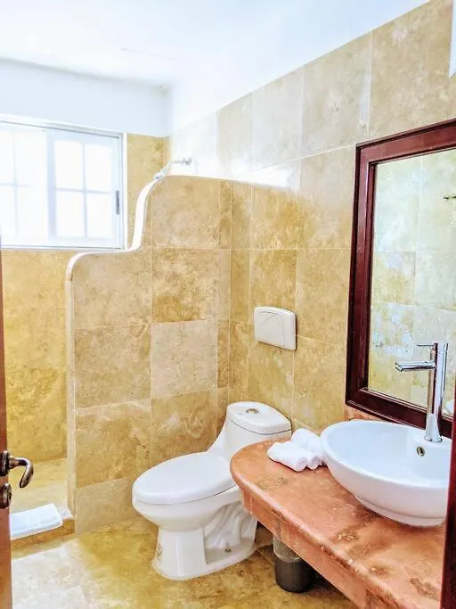 Casa vacanze 9Br 6Ba Large Groups! Best Location In Town Walk To Beach, 5Th Ave Cozumel Ferry, Shopping, Nightlife! Roof Plunge Pool!! Castillo Playacar Fase 1 25Max Playa del Carmen