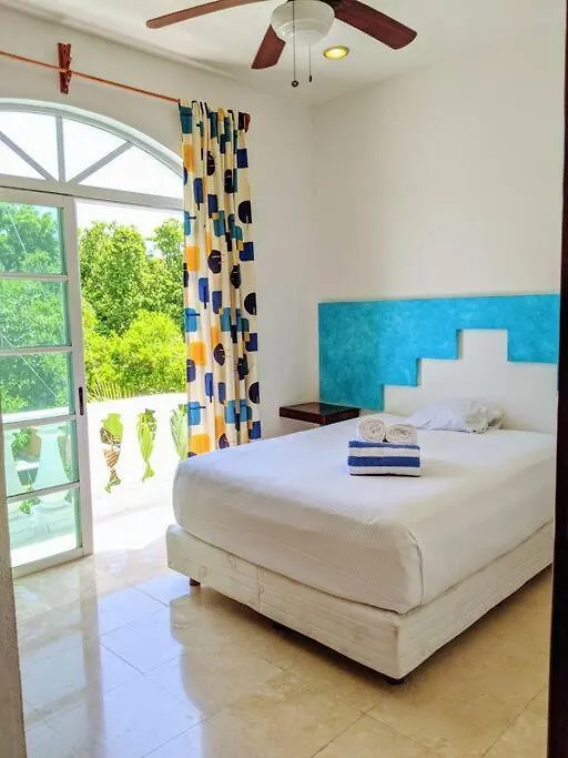 Casa vacanze 9Br 6Ba Large Groups! Best Location In Town Walk To Beach, 5Th Ave Cozumel Ferry, Shopping, Nightlife! Roof Plunge Pool!! Castillo Playacar Fase 1 25Max Playa del Carmen